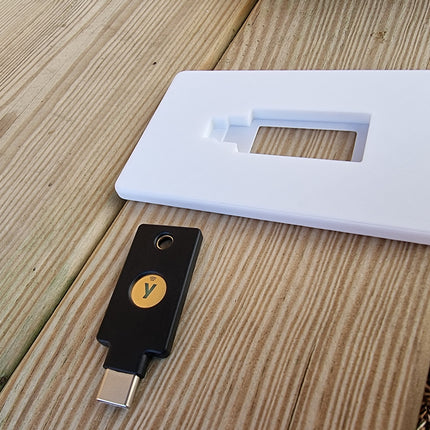 Premium Slim Wallet Card Holder for YubiKey – Secure, Durable, and Convenient YubiKey Protection On-the-Go