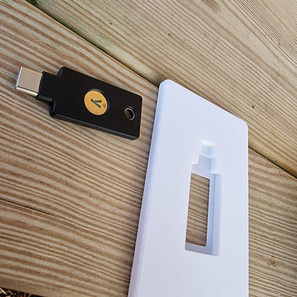 Premium Slim Wallet Card Holder for YubiKey – Secure, Durable, and Convenient YubiKey Protection On-the-Go