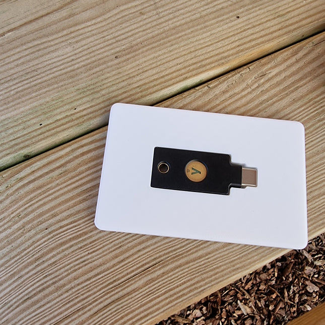Premium Slim Wallet Card Holder for YubiKey – Secure, Durable, and Convenient YubiKey Protection On-the-Go